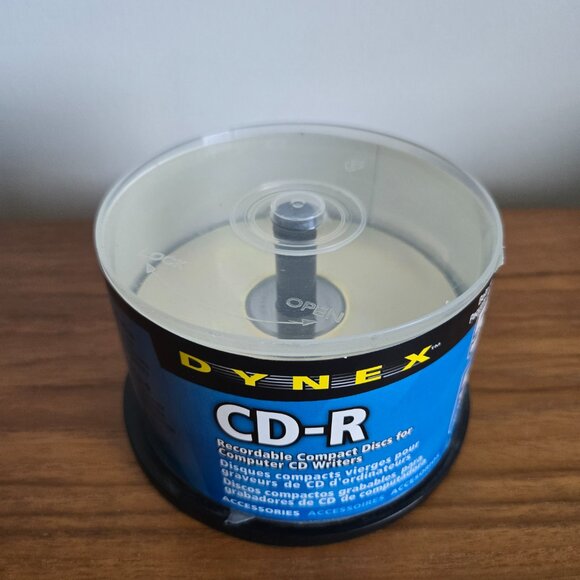 Lot of 26 NEW Dynex CD-R 52X 80 Min 700MB Recordable Compact Discs on spindle. - Picture 10 of 11